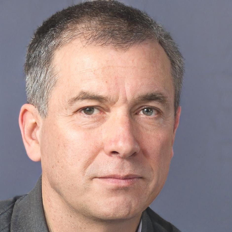 Marc Dubois, analyste financier certifié